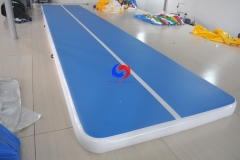 Factory sale large portable tumbling flips jumps practice gymnastics floor mat 15m 20cm inflatable tumble air track for gym