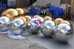 0.6m dazzling advertising lighting interaction inflatable led crowd ball large metallic sphere inflatable chrome ball