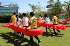 adults children's holidays events relay race inflatable shrimp for team building sports competitions