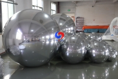 Strong metal loop hanging decor silver mirror surface Big Shiny inflatable balls inflate silver balloons for xmas