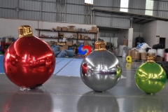 indoor outdoor promotional use Big Shiny Mirror Ball Ornaments Giant Red Gold Green Christmas Inflatable chrome Ornaments