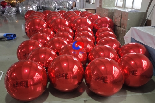 Giant red PVC big shiny inflatable mirror bubble balls red inflatable balls for large Xmas party decorations