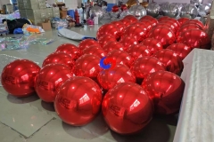 Giant red PVC big shiny inflatable mirror bubble balls red inflatable balls for large Xmas party decorations