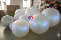 Giant decor iridescent white big shiny PVC inflatable mirror balls / Snow white Balloons / metallic spheres