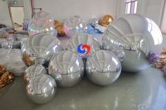 Indoor or outdoor use New Silver Big shiny Orbz giant silver shiny inflatable mirror balls come with the pump